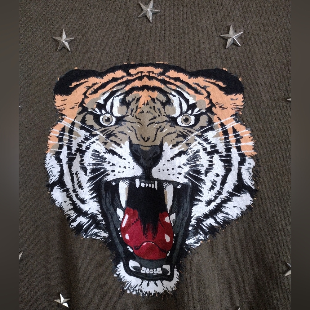 Forever 21 olive green tiger sweatshirt with star shaped hardware size medium - Picture 3 of 10